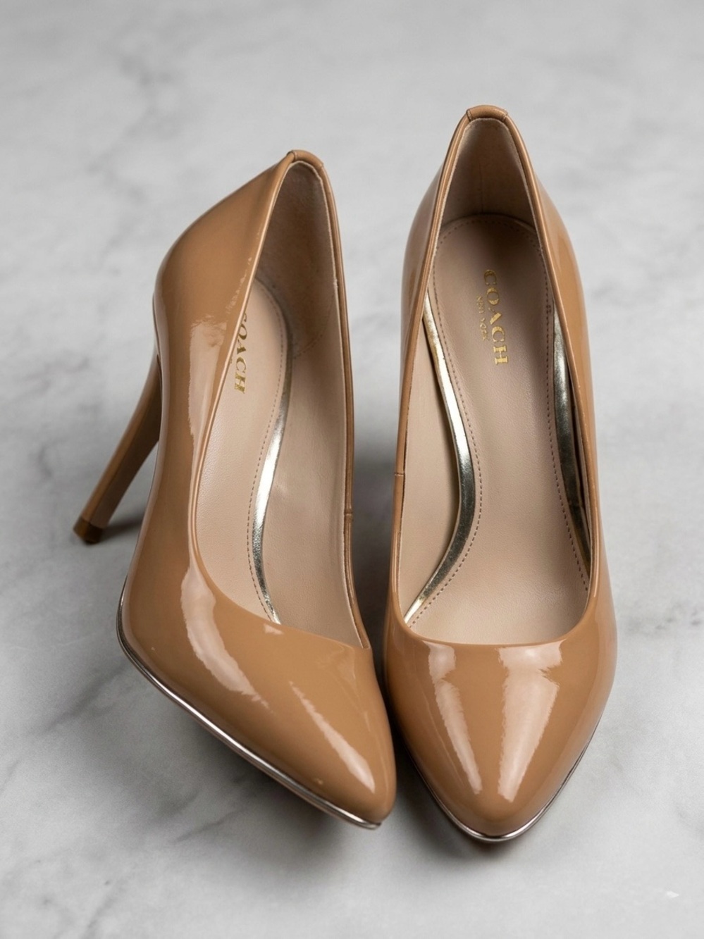 COACH New York Nude Patent Leather Pointed Toe Pumps Size 6.5 Classic Luxury
